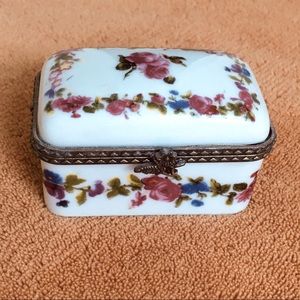 Vintage porcelain trinket box